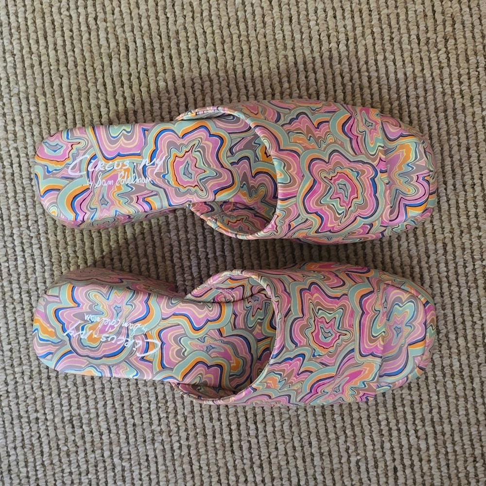 Platform Shoes - Picture 4 of 5